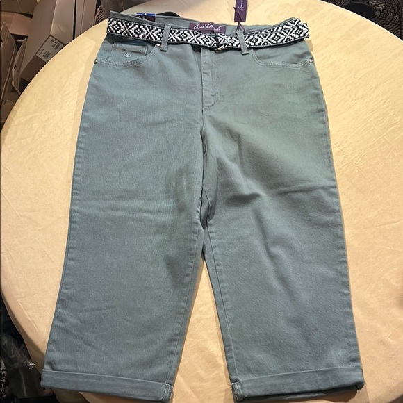 NWT GLORIA VANDERBILT Stylish Cropped Pants with Patterned Belt 10 - Picture 1 of 7